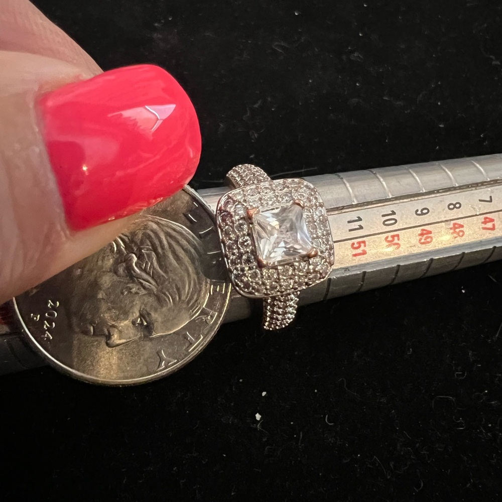 925 STERLING SILVER DIAMOND ENGAGEMENT RING. GORGEOUS! - Picture 7 of 8